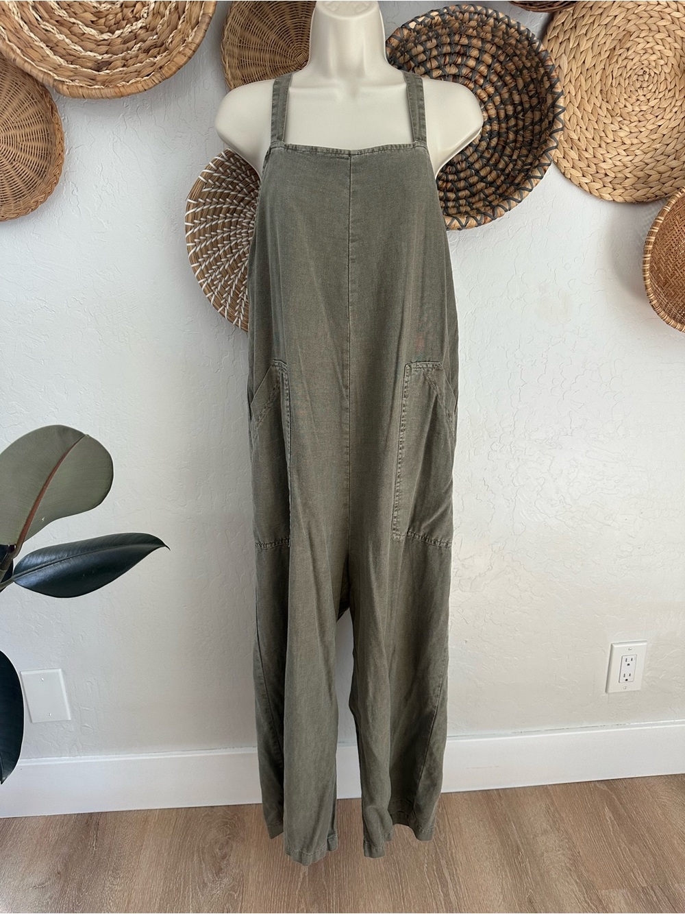 Universal Thread Army Green Linen Blend Wide-Leg Jumpsuit. Size Medium